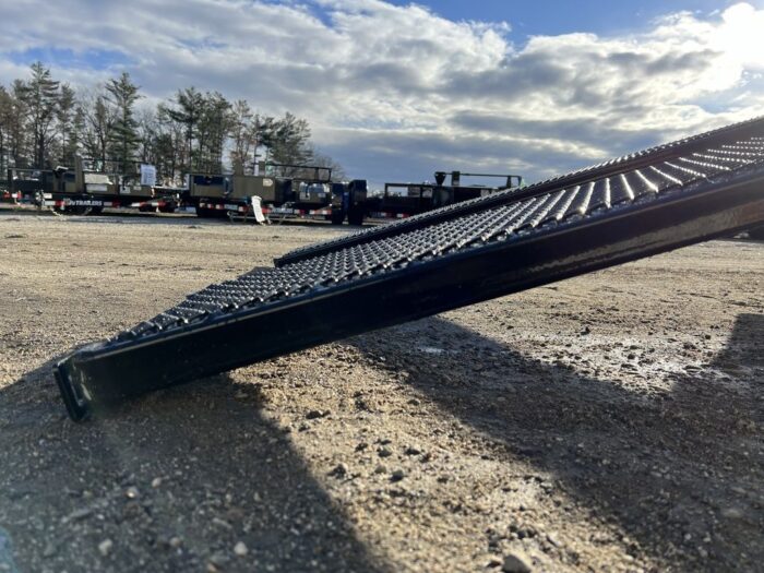 2024 Diamond C 8.5x22 7K Deckover Trailer w/Slide-In Ramps - Image 10